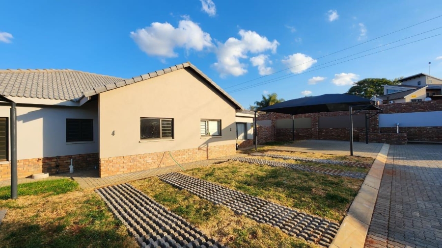 3 Bedroom Property for Sale in Waterval East North West